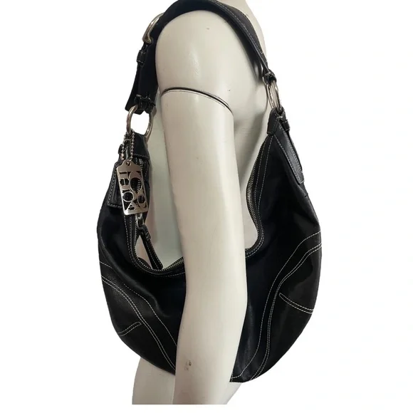 COACH Soho Hobo black leather bag chrome hardware zipper white topstitch detail - Picture 3 of 16